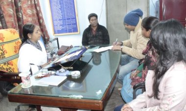 उपनिदेशक शालिनी वर्मा ने जनसम्पर्क कार्यालय, देवघर का किया औचक निरीक्षण, अधिकारियों व कर्मियों को दिये उचित दिशा-निर्देश