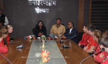 बेल्जियम से आये छात्र-छात्राओं ने उपायुक्त व पुलिस अधीक्षक से की मुलाकात, प्रशासनिक कार्यों के बारे ली जानकारी