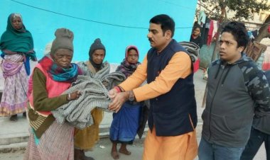 पूर्व सांसद स्व शिव प्रसाद साहू की जयंती मनाई गई, गरीबों के बीच किया गया कंबल वितरण