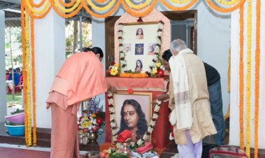 परमहंस योगानंद के जन्मोत्सव में देश विदेश से आए श्रद्धालु भक्ति रस में डूबे