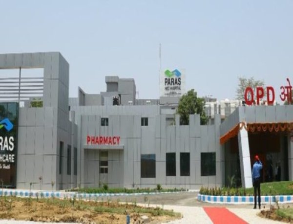 पारस अस्पताल का नया कीर्तिमान : दूरबीन से की गई घुटने के लिगमेंट की सर्जरी