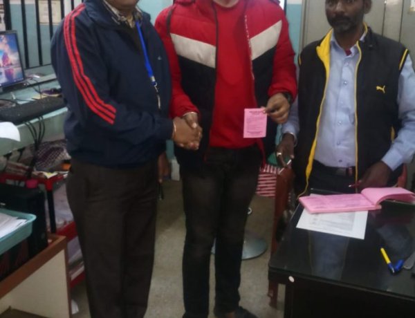 छात्र नेता आदर्श मलिक ने मृत्योपरांत नेत्रदान करने का लिया निर्णय झारखंड आई बैंक, बरियातु में भरा डोनर कार्ड