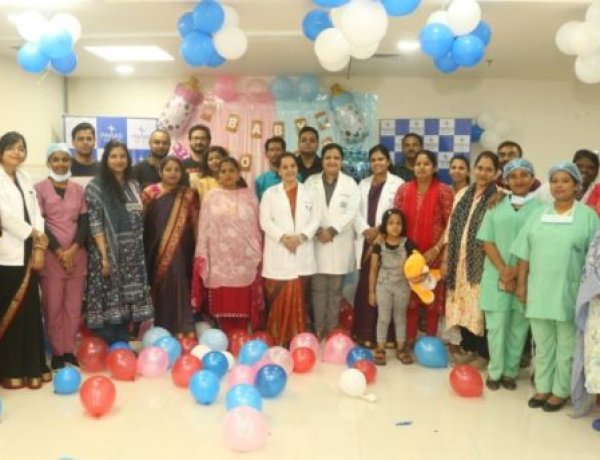 पारस एचईसी अस्पताल में नवजात के माता-पिता संग गोद-भराई( बेबी-शॉवर) कार्यक्रम का आयोजन हुआ