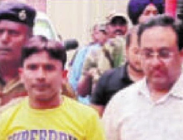 झारखंड में भ्रष्टाचार किस ऊंचाई तक पहुंचा हुआ है ?