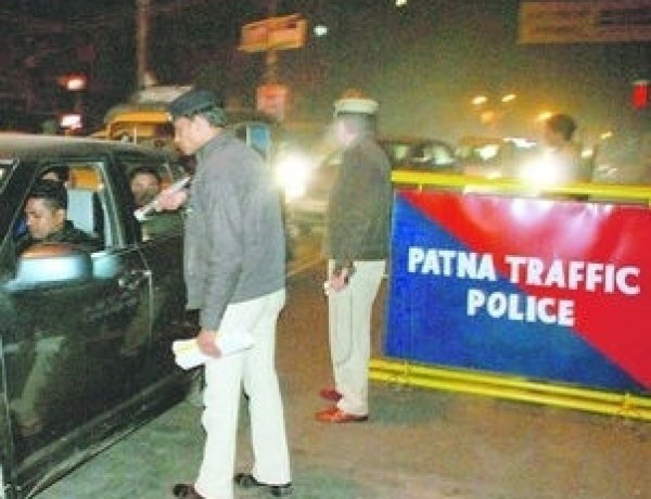 पटना में विशेष वाहन जांच अभियान जारी