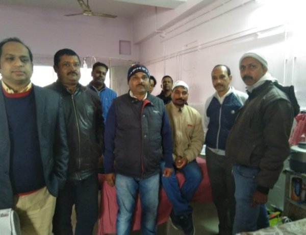 दर्जनों पत्रकार पहुंचे रिम्स, घायल पत्रकार का जाना हाल, 24 घंटे बाद रिम्स पहुंचे डीएसपी ने ली घटना की जानकारी