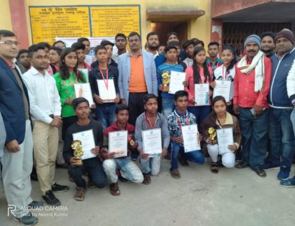 गोमिया विधायक द्वारा प्रतिभा खोज के टॉप टेन छात्र किए गए सम्मानित