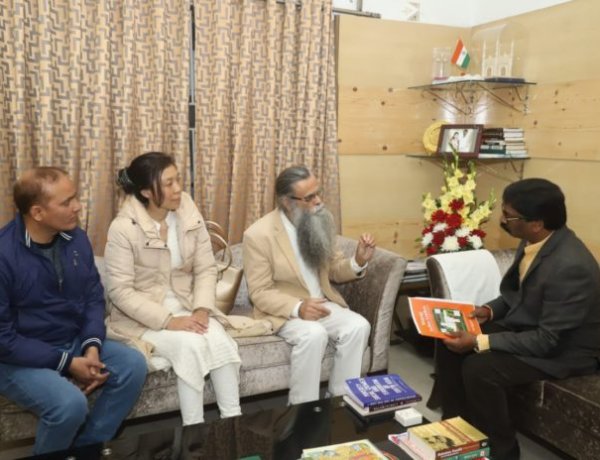 नेपाल के शिक्षाविद टीपी पंथ और जापान की युकी कोहाटा ने सीएम हेमंत से की मुलाकात