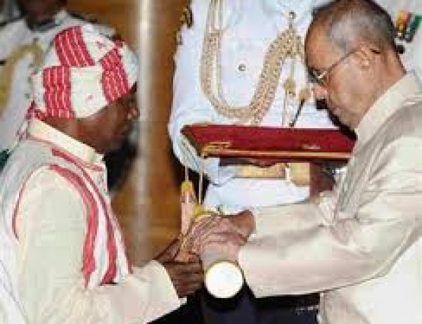 तंगहाली में जीवन यापन कर रहे पदम् श्री सिमोन उराव, मांडर विधायक बंधु तिर्की ने सहायता हेतु मुख्यमंत्री हेमंत सोरेन को लिखा पत्र