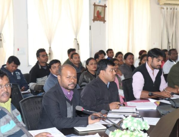 सिमडेगा- उप विकास आयुक्त की अध्यक्षता में प्रधानमंत्री आवास योजना एवं मनरेगा योजनाओं की समीक्षा बैठक