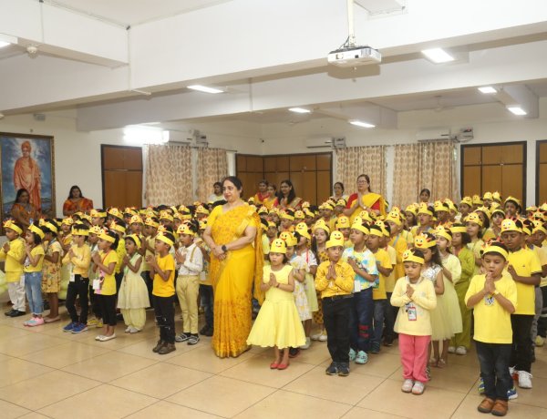 सरला बिरला पब्लिक स्कूल में ‘येलो डे‘ मनाया गया