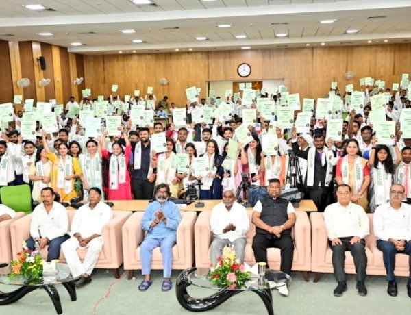 मुख्यमंत्री ने असिस्टेंट टाउन प्लानर और जूनियर इंजीनियर समेत 183 चयनित अभ्यर्थियों को नियुक्ति पत्र सौंपा