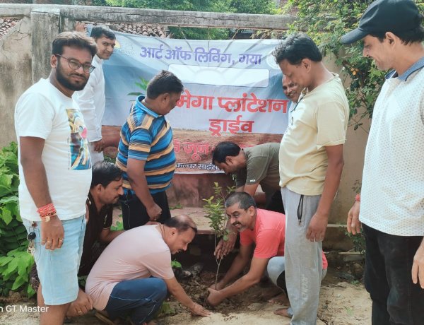 आर्ट आॅफ लिविंग संस्थान द्वारा मेगा वृक्षारोपण अभियान