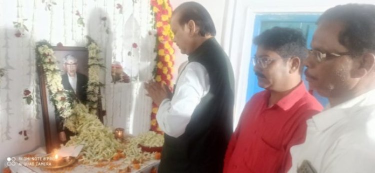 ठाकुर गांव के समाजसेवी स्व.भुवनेश्वर पांडेय के श्राद्धकर्म में शामिल हुए पूर्व केंद्रीय मंत्री सुबोधकांत सहाय