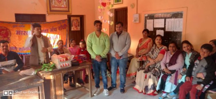 जरूरतमंदों के बीच मारवाड़ी युवा मंच ने किया गर्म कपड़ों का वितरण,मंच का लक्ष्य अंतिम व्यक्ति तक जरूरत का सामान पहुंचाना- नीरू अग्रवाल