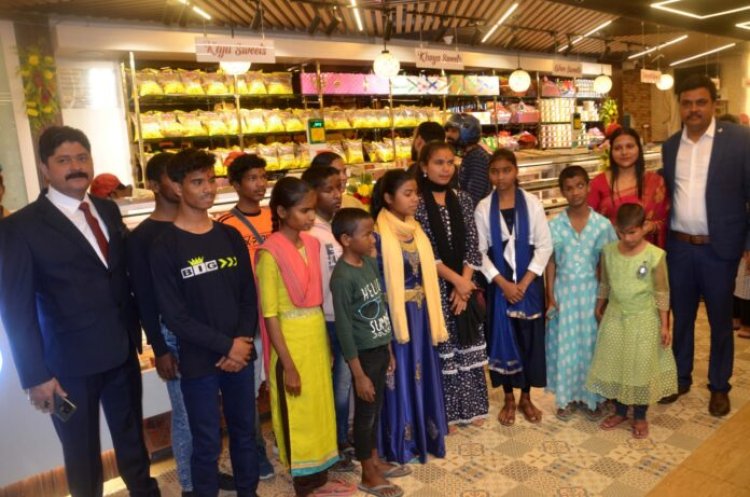 दिव्यांग बच्चों ने किया श्री भोला मिष्ठान के चौथे आउटलेट का उद्घाटन, मिठाईयों के साथ रेस्ट्रो में फूड वैरायटी की बड़ी रेंज