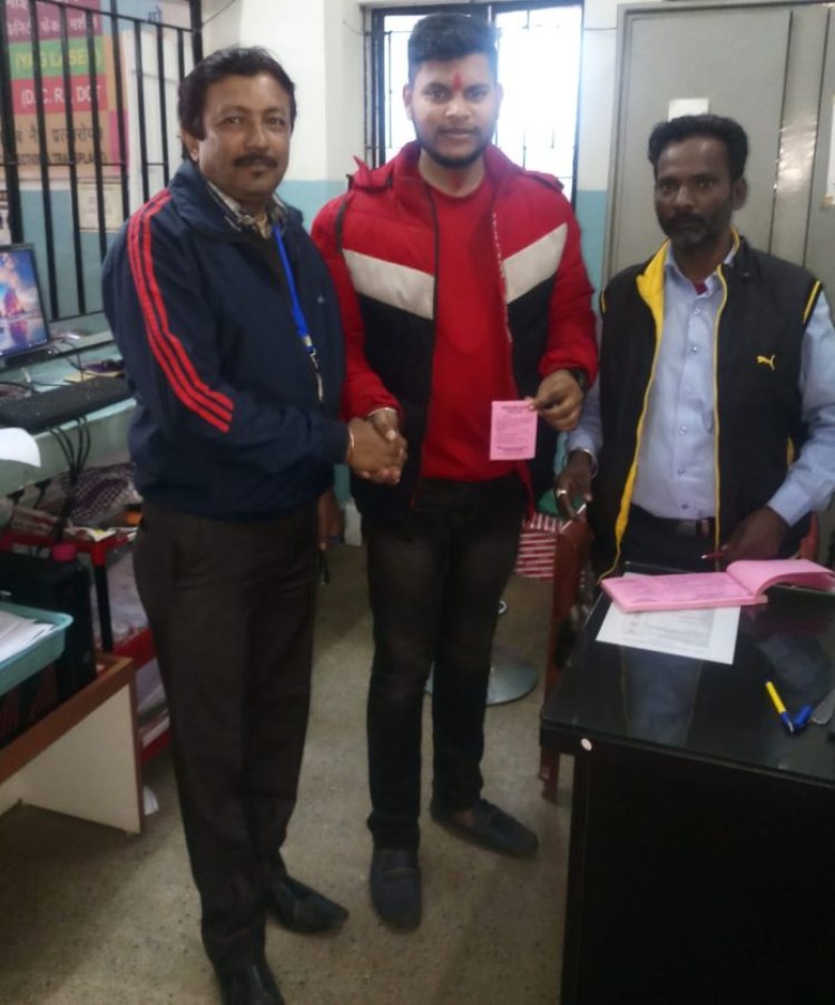 छात्र नेता आदर्श मलिक ने मृत्योपरांत नेत्रदान करने का लिया निर्णय झारखंड आई बैंक, बरियातु में भरा डोनर कार्ड