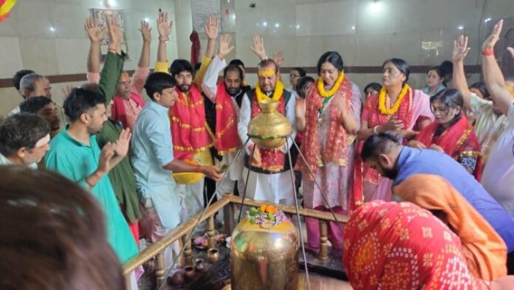 राँची की युवा उम्मीदवार यशस्विनी सहाय ने महाकाल की पूजा कर आशीर्वाद लिया