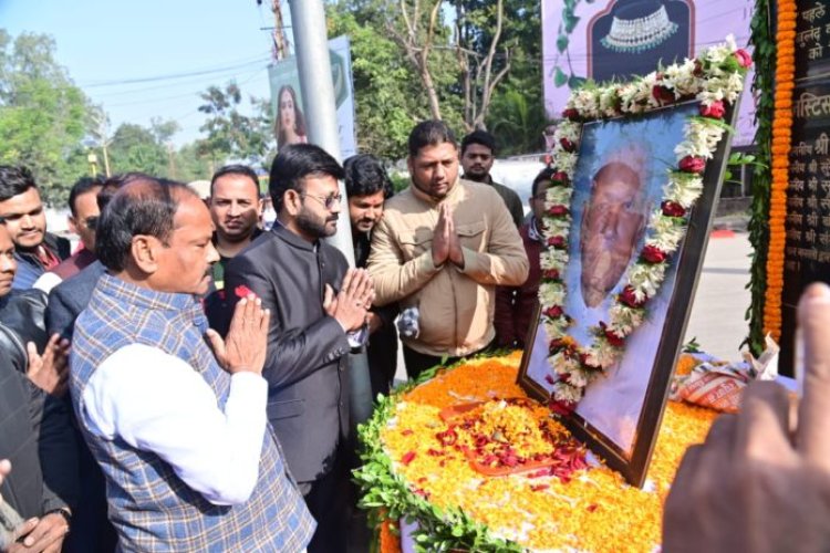 जस्टिस शाहदेव चौक पर श्रद्धांजलि कार्यक्रम का आयोजन,राज्यपाल एवं पूर्व सीएम ने दी श्रद्धांजलि