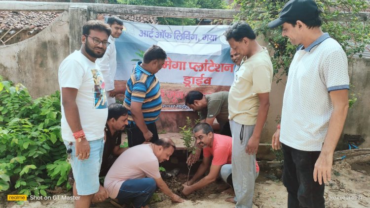 आर्ट आॅफ लिविंग संस्थान द्वारा मेगा वृक्षारोपण अभियान