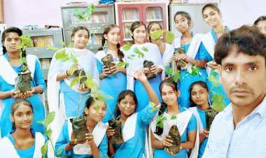 सोनुलाल वर्णवाल प्रो. कन्या+2 विद्यालय में छात्राओं को पौधा देकर शपथ दिलवाया व पर्यावरण के प्रति बच्चो को जागरूक किया
