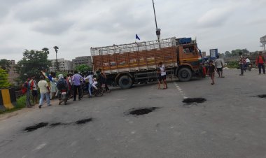 सारण में भारत बंद को लेकर भीम सेना का प्रदर्शन, प्रशासन मुस्तैद, आवागमन सुचारू रहा : देखें वीडियो