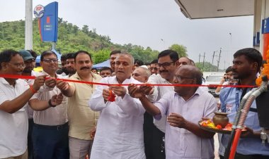 सीएनजी पंप का पूर्व मंत्री ने किया उद्घाटन, लोगों को होगी सुविधा