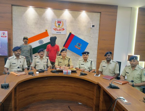 कुख्यात पाण्डेय गिरोह का अपराधी पकड़ा गया, लेवी के लिए सड़क निर्माण बंद कराया था