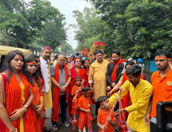 बाल कांवड़ियों ने महाकाल बाबा पर किया जलाभिषेक