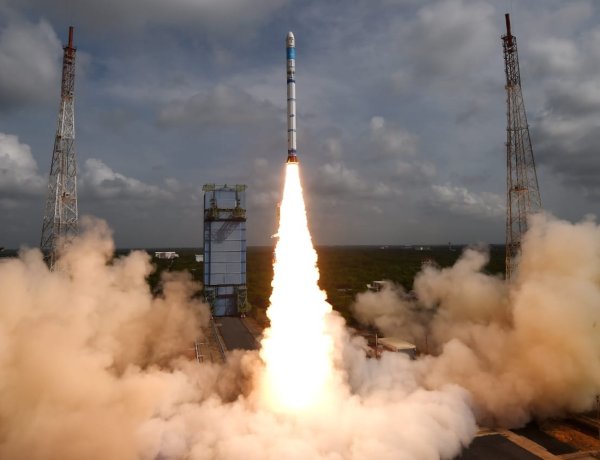 इसरो ने पृथ्वी अवलोकन उपग्रह ईओएस-08 लांच किया