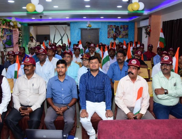 दृष्टिहीन बच्चों को तिरंगा का महत्व बतानेवाली फ़िल्म " तिरंगा क्या है" हुई रिलीज़