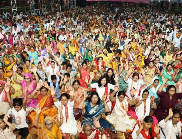 बीस हजार श्रद्धालुओं ने  5101 कुंडीय विश्व शांति वैदिक महायज्ञ यज्ञ में आहुति प्रदान की