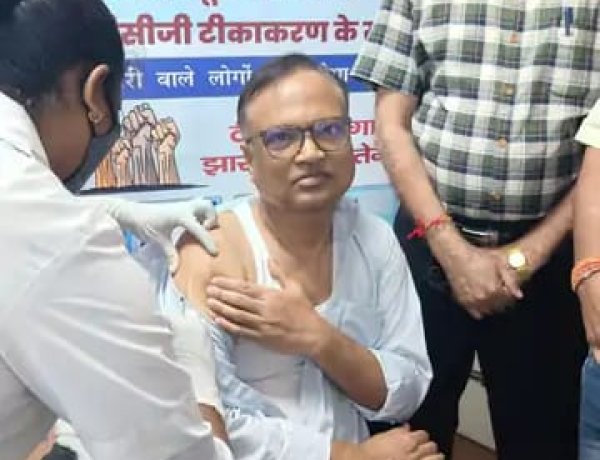 राष्ट्रीय यक्ष्मा उन्मूलन कार्यक्रम के तहत राँची के सिविल सर्जन ने लिया एडल्ट बीसीजी का पहला डोज