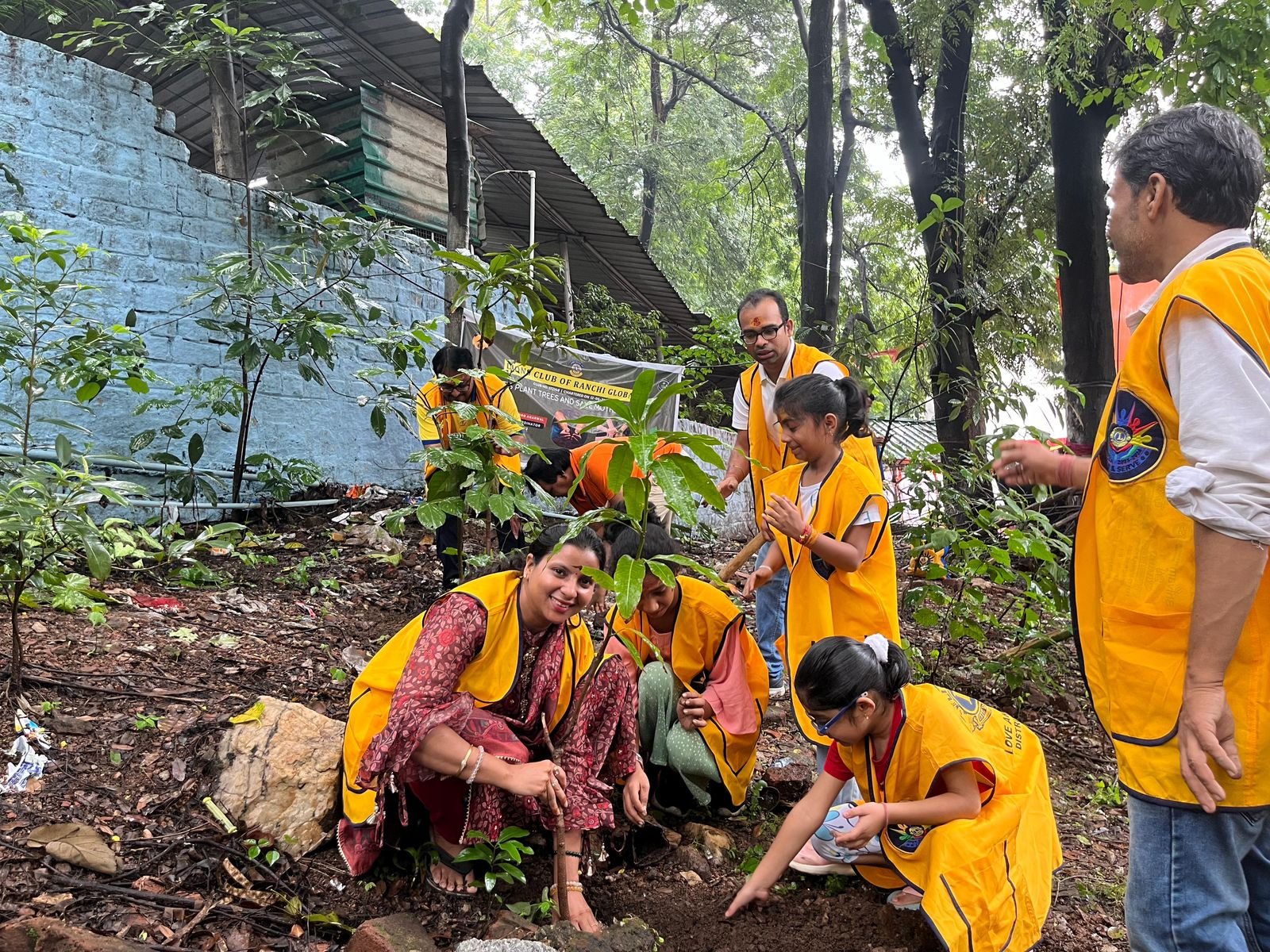 पर्यावरण संरक्षण के लिए पेड़-पौधे लगाना जरूरी : शैलेश अग्रवाल