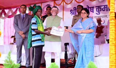 राज्यपाल पहुँचे सरायकेला-खरसावां, सरकारी योजनाओं को लेकर जनता से की बात