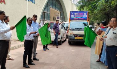 समाहरणालय परिसर से किया गया पीएम जनमन जागरुकता वाहन  रवाना 