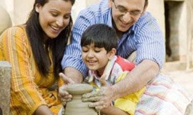 माता-पिता ही  सच्चे अर्थों में बच्चों के कुंभकार होते हैं