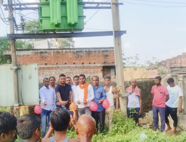 JBKSS की पहल पर धनबाद के टुंडी-बरवाटांड़ के ग्रामीणों को मिला नया ट्रांसफार्मर