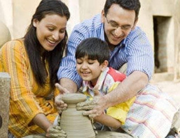 माता-पिता ही  सच्चे अर्थों में बच्चों के कुंभकार होते हैं