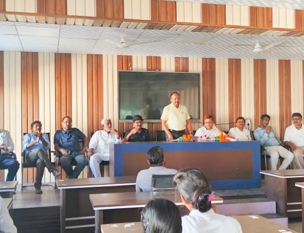 नैक से मान्यता मिलने पर एनसीसी एनएसएस द्वारा प्राचार्य  का सम्मान