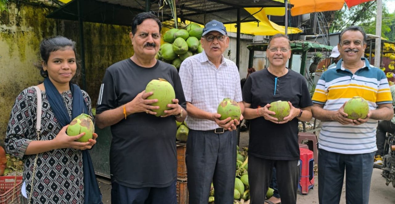 नारियल को पवित्र फल क्यों मानते हैं? जानिए भारतीय संस्कृति के सबसे पवित्र फल के रहस्य...