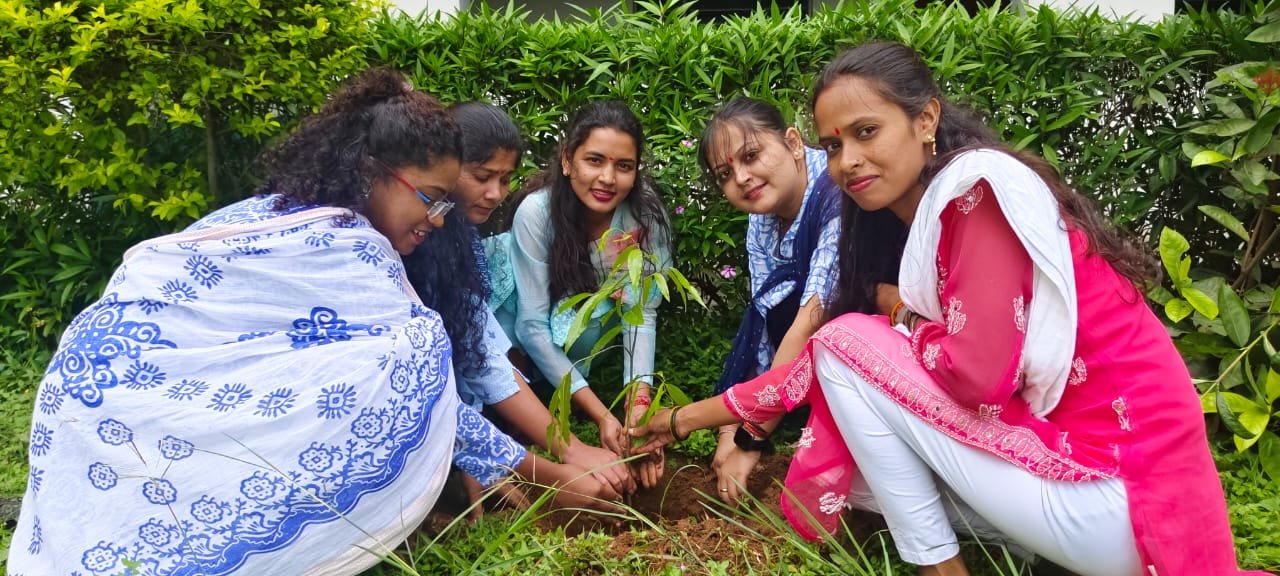 स्वच्छता पखवाड़ा के तहत कैंब्रिज इंस्टिट्यूट ऑफ पालीटेक्निक में वृक्षारोपण