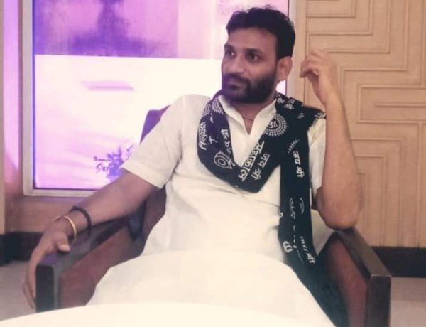 "डाकिया अब डाक नहीं लाता":- अनंत धीश अमन