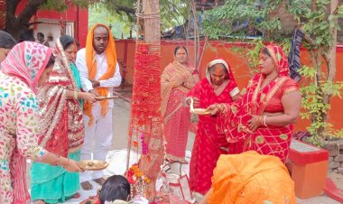 अक्षय नवमी पर आंवले के पेड़ का किया गया पूजन, मानपुर कुर्मी टोला मंदिर में भंडारे का आयोजन