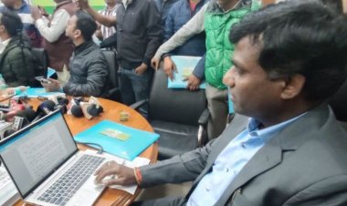 इस नंबर पर whatsapp कीजिए, रांची DC आपकी समस्याओं का करेंगे समाधान