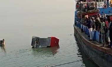 फायर ब्रिगेड की गाड़ी गंगा में डूबी, चालक लापता