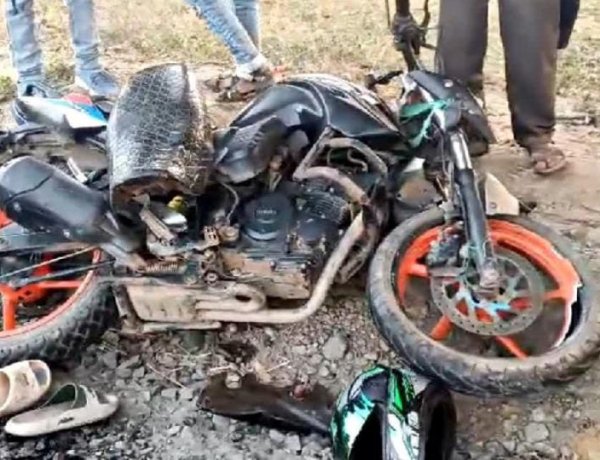 गुमला में भीषण सड़क हादसा, 2 की मौत; 3 गंभीर रूप से घायल