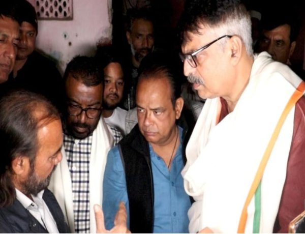 रांची से गायब 2 सगी बहनों के परिजन से मिले मंत्री, कहा- सरकार वापसी के लिए करेगी मदद