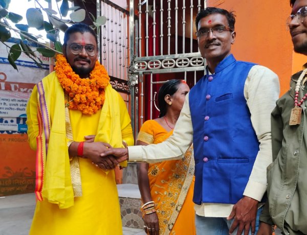 दीपक ने आपने माता-पिता का आशीर्वाद लेकर किया 4500 किलोमीटर का पदयात्रा का शुभारंभ