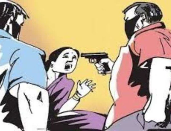 माँ-बेटी को लूटपाट के दौरान अपराधियों ने किया था घायल, माँ की हुई मौत